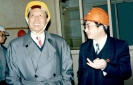 1997年4月3日，第九、十届全国人大常委会副委员长、化工部副部长成思危（左一）莅临公司视察。